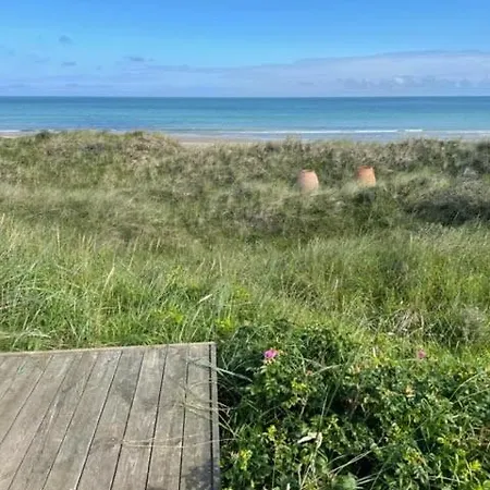 Small House With Big View In هيرتسهلس
