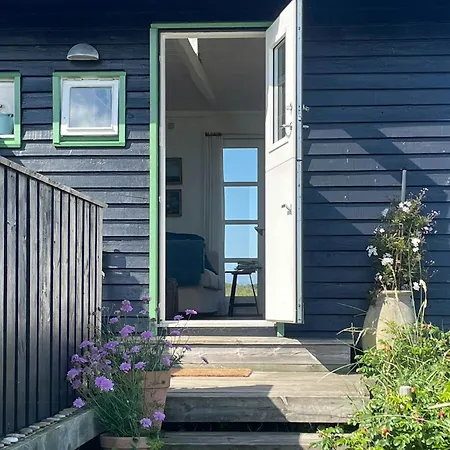 Small House With Big View In * هيرتسهلس